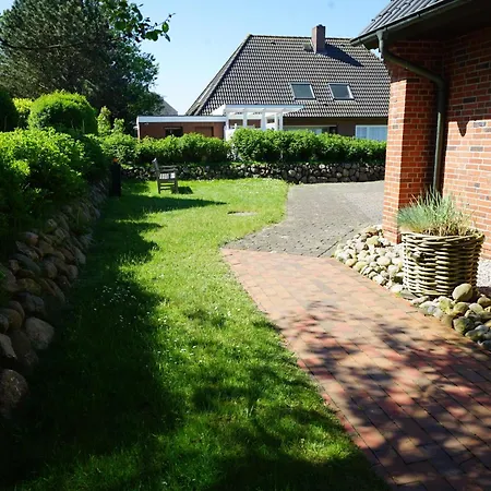 In Morsum Mit Garten Und Terrasse アパート モルズム